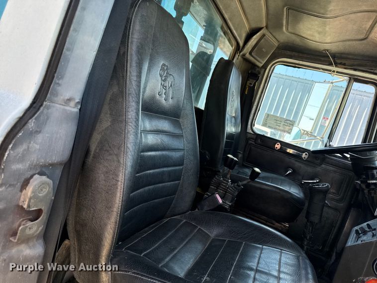 image for item EA1896 2000 Mack RD hook lift truck