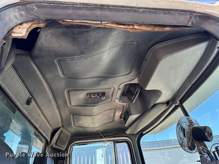 image for item EA1896 2000 Mack RD hook lift truck