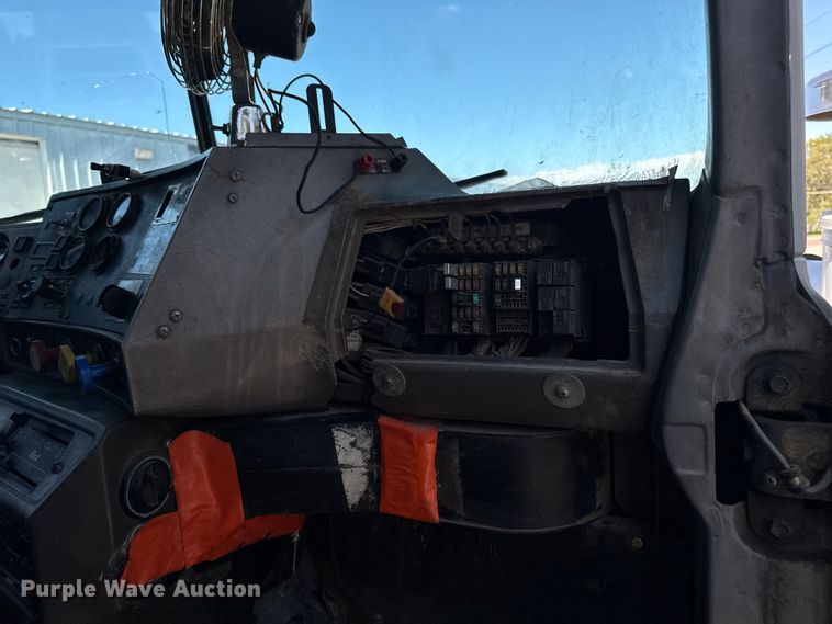 image for item EA1896 2000 Mack RD hook lift truck