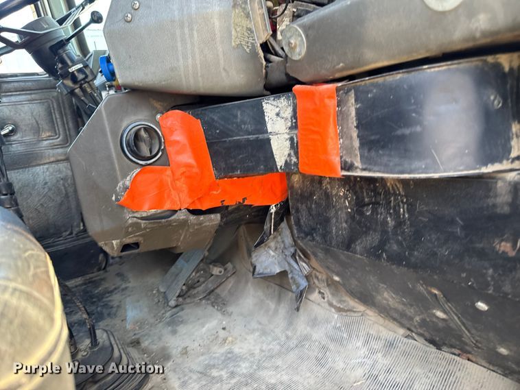 image for item EA1896 2000 Mack RD hook lift truck