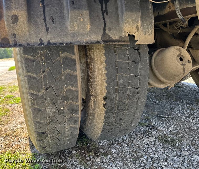 image for item EA1896 2000 Mack RD hook lift truck