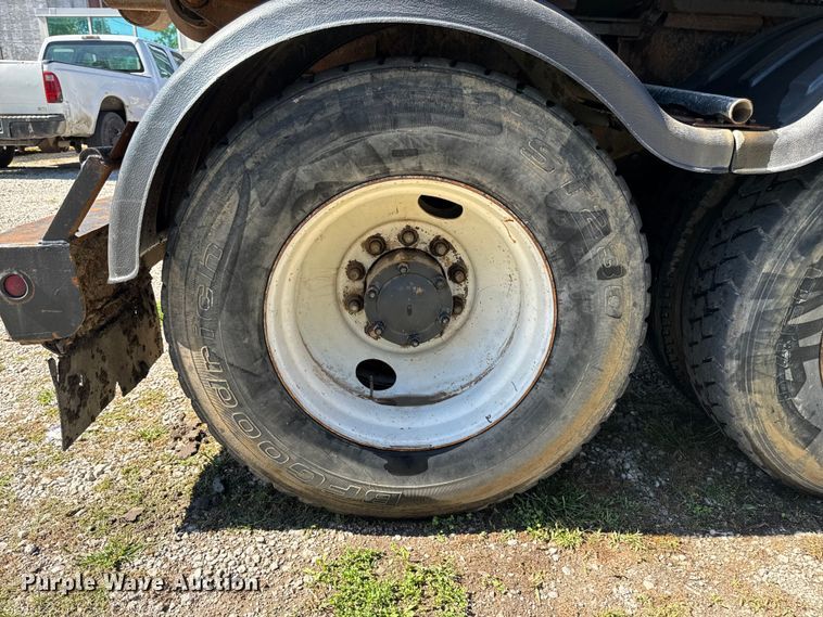 image for item EA1896 2000 Mack RD hook lift truck