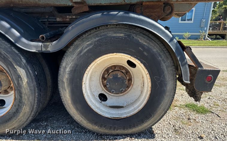 image for item EA1896 2000 Mack RD hook lift truck