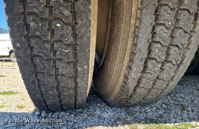 image for item EA1896 2000 Mack RD hook lift truck