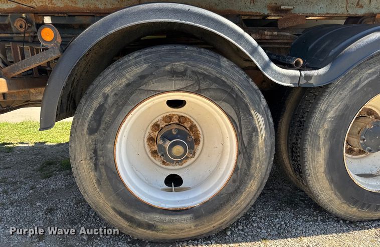 image for item EA1896 2000 Mack RD hook lift truck