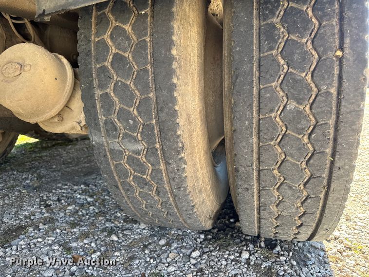 image for item EA1896 2000 Mack RD hook lift truck