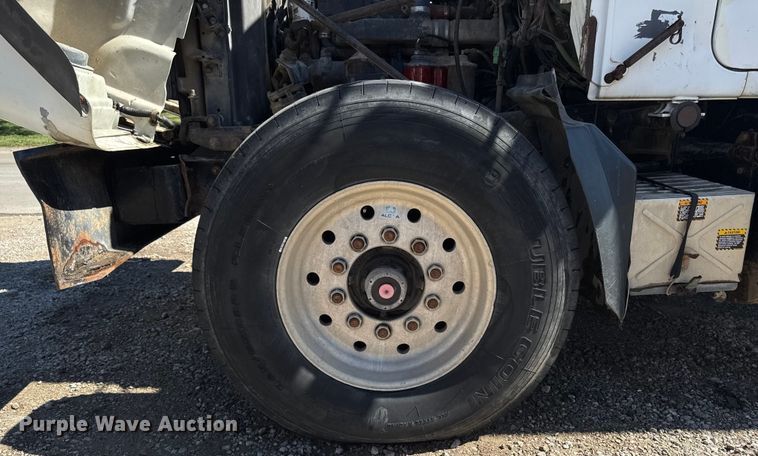 image for item EA1896 2000 Mack RD hook lift truck