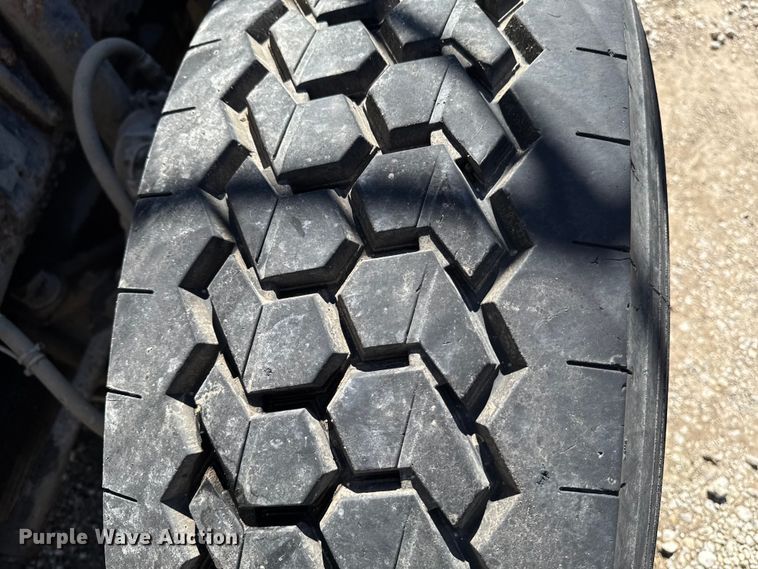 image for item EA1896 2000 Mack RD hook lift truck