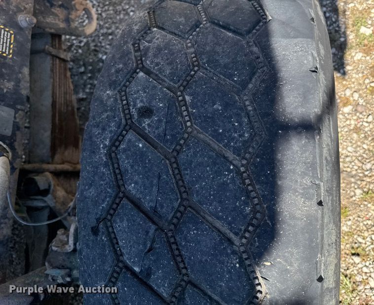 image for item EA1896 2000 Mack RD hook lift truck