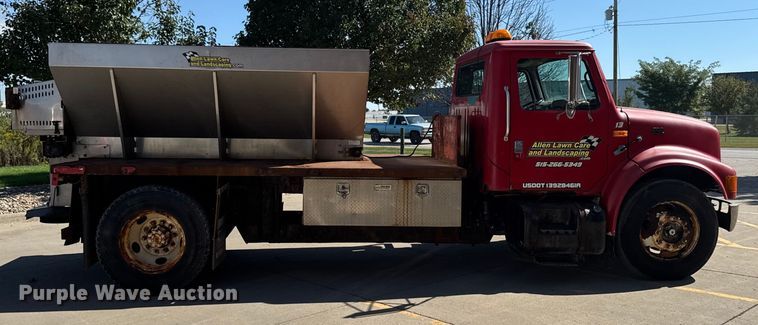 image for item EA1900 1999 International 4900 flatbed truck