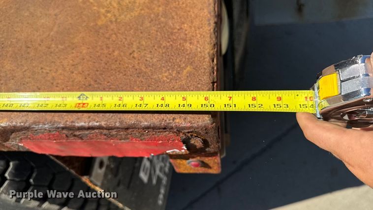 image for item EA1900 1999 International 4900 flatbed truck