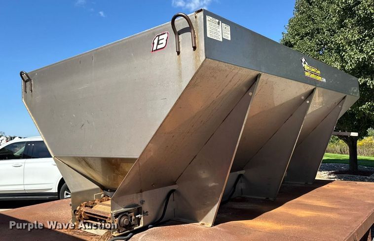 image for item EA1900 1999 International 4900 flatbed truck