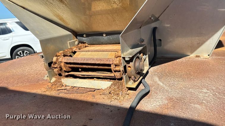 image for item EA1900 1999 International 4900 flatbed truck