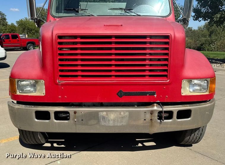 image for item EA1900 1999 International 4900 flatbed truck