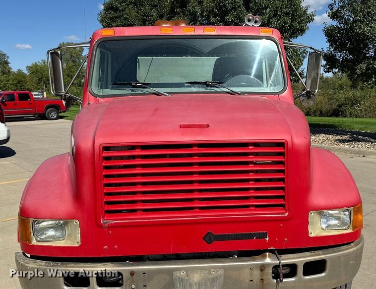 image for item EA1900 1999 International 4900 flatbed truck