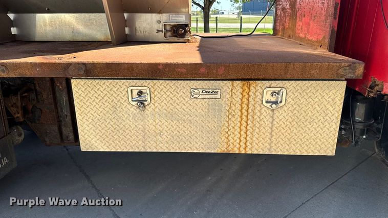 image for item EA1900 1999 International 4900 flatbed truck