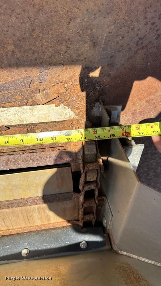 image for item EA1900 1999 International 4900 flatbed truck