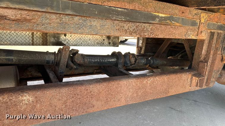 image for item EA1900 1999 International 4900 flatbed truck