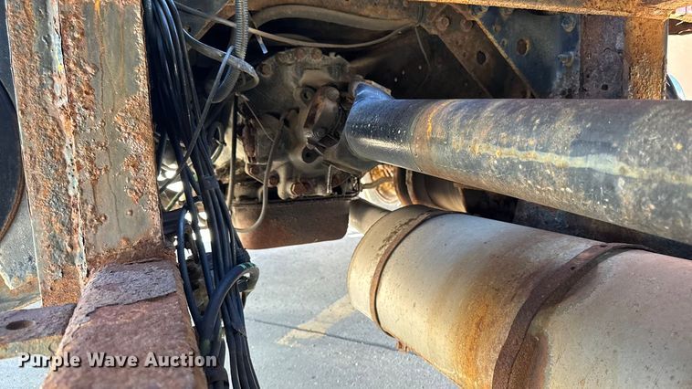 image for item EA1900 1999 International 4900 flatbed truck