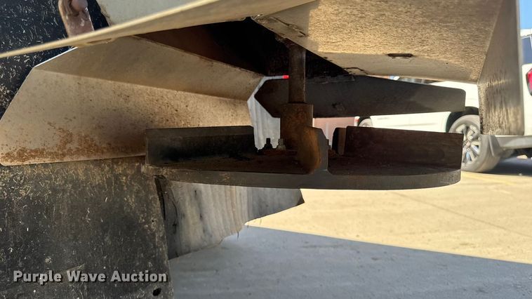 image for item EA1900 1999 International 4900 flatbed truck