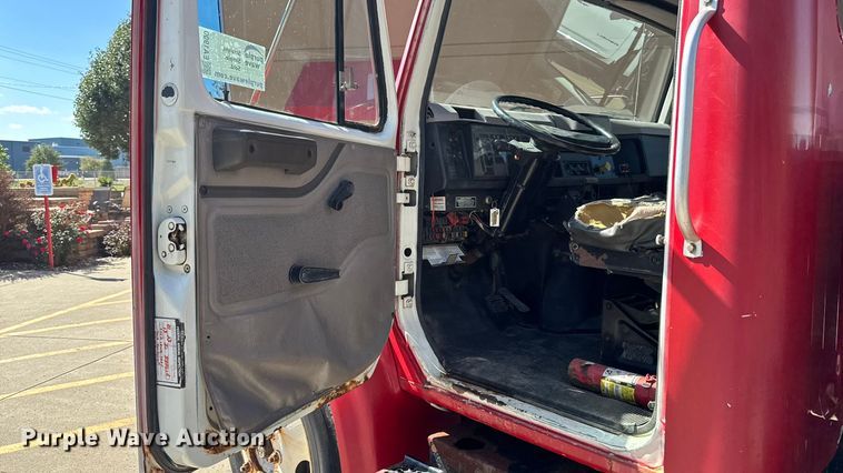 image for item EA1900 1999 International 4900 flatbed truck