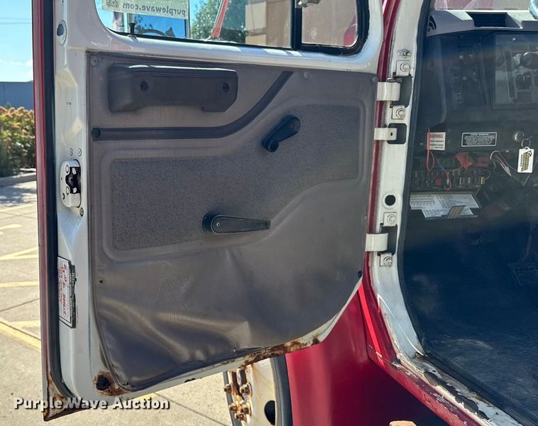 image for item EA1900 1999 International 4900 flatbed truck