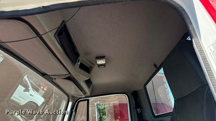 image for item EA1900 1999 International 4900 flatbed truck