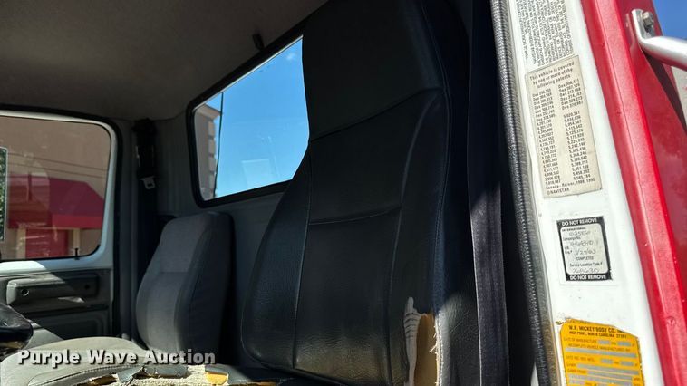 image for item EA1900 1999 International 4900 flatbed truck