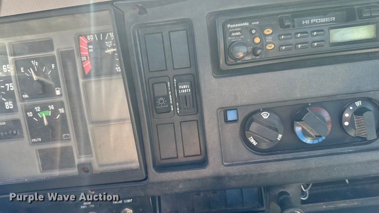 image for item EA1900 1999 International 4900 flatbed truck