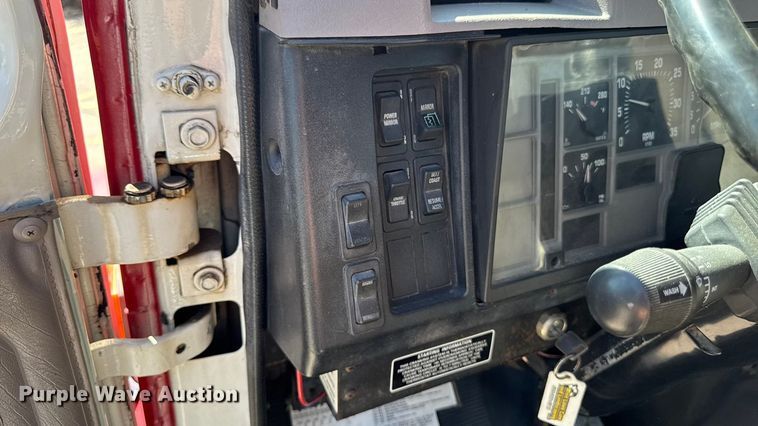 image for item EA1900 1999 International 4900 flatbed truck