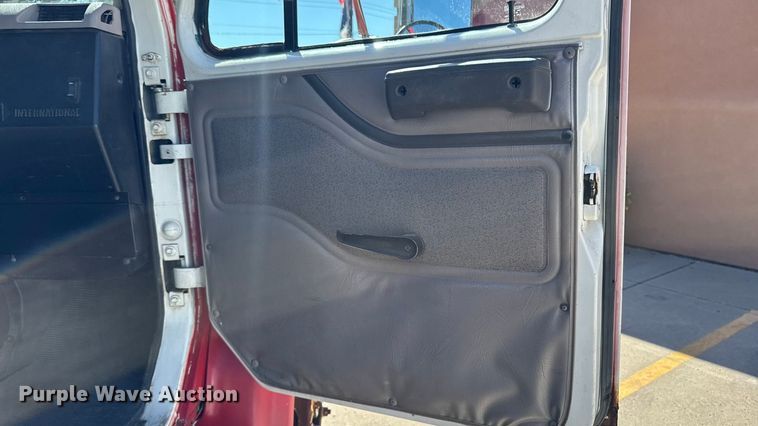 image for item EA1900 1999 International 4900 flatbed truck