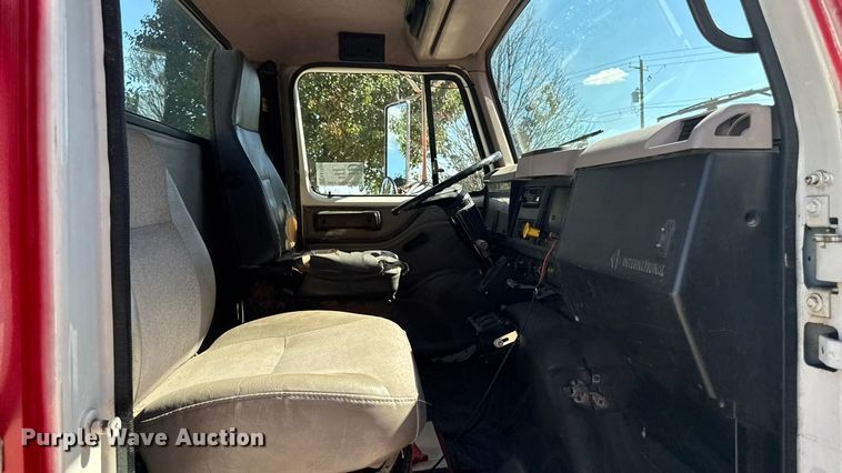 image for item EA1900 1999 International 4900 flatbed truck