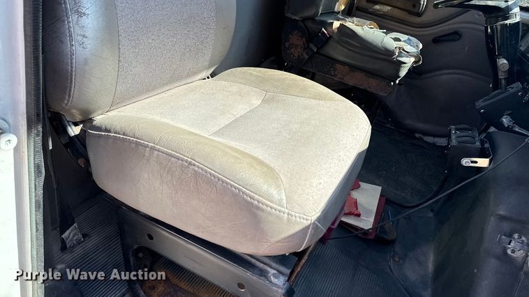 image for item EA1900 1999 International 4900 flatbed truck