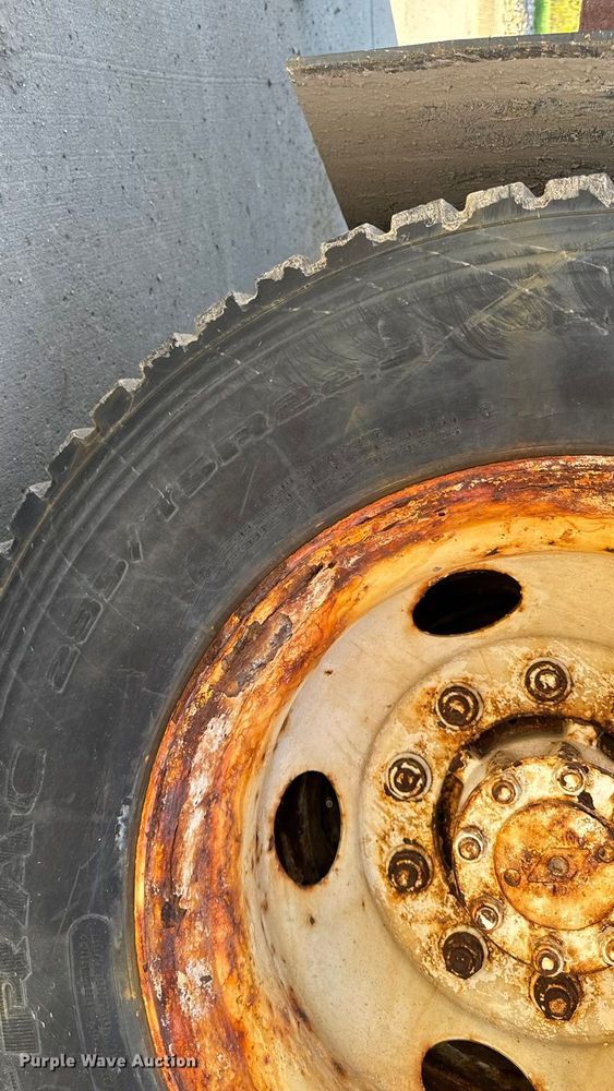 image for item EA1900 1999 International 4900 flatbed truck