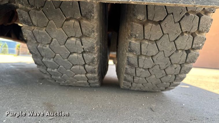 image for item EA1900 1999 International 4900 flatbed truck