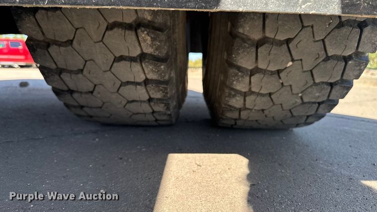 image for item EA1900 1999 International 4900 flatbed truck