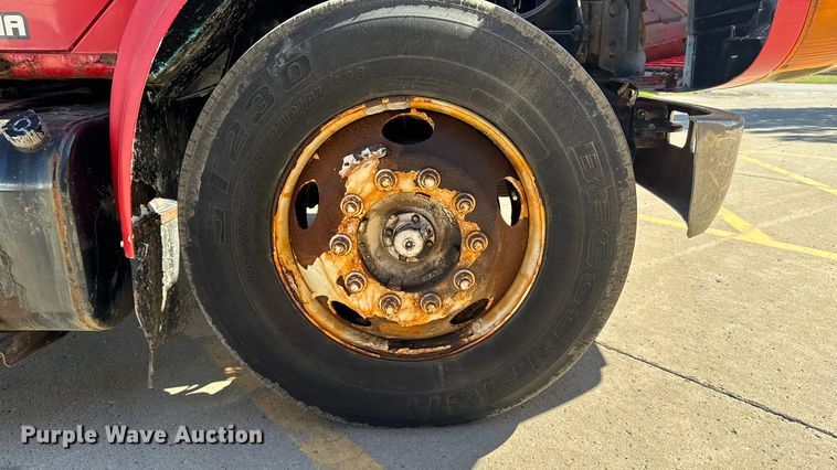 image for item EA1900 1999 International 4900 flatbed truck