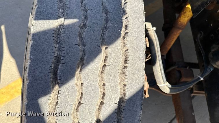 image for item EA1900 1999 International 4900 flatbed truck