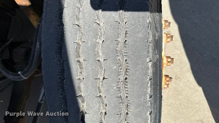 image for item EA1900 1999 International 4900 flatbed truck