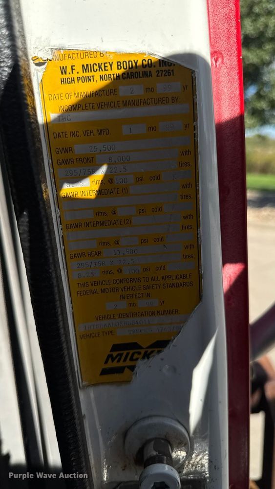 image for item EA1900 1999 International 4900 flatbed truck