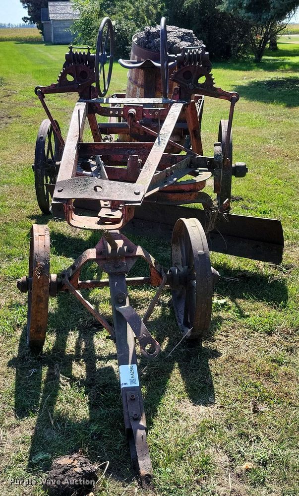 image for item EA2560 Pull type grader