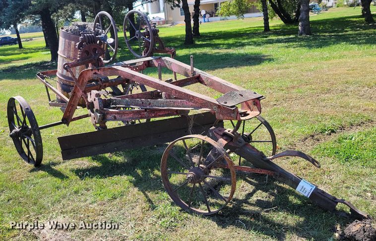 image for item EA2560 Pull type grader