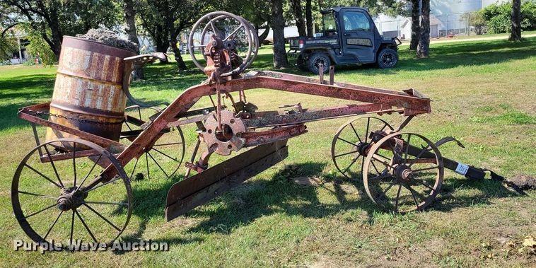 image for item EA2560 Pull type grader