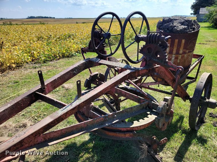 image for item EA2560 Pull type grader