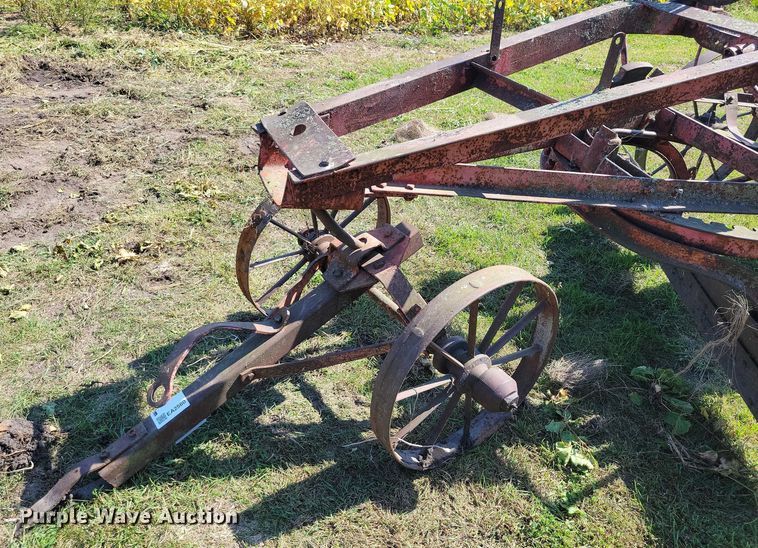 image for item EA2560 Pull type grader