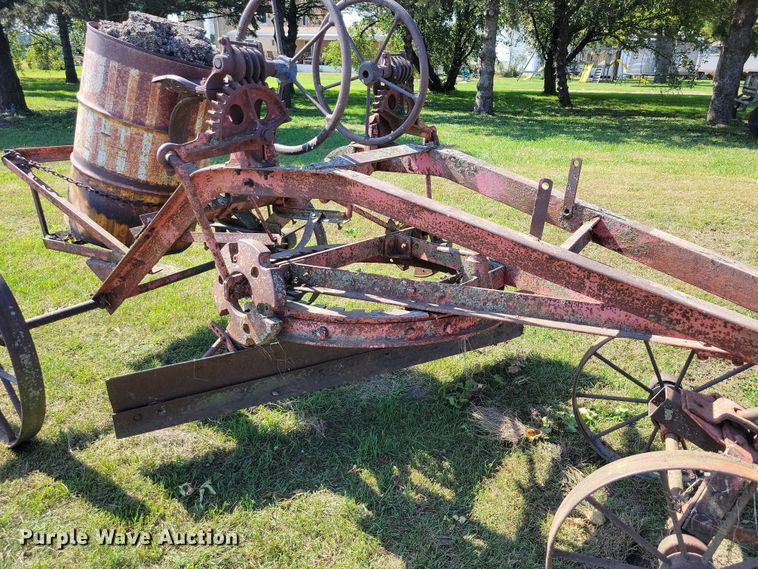 image for item EA2560 Pull type grader