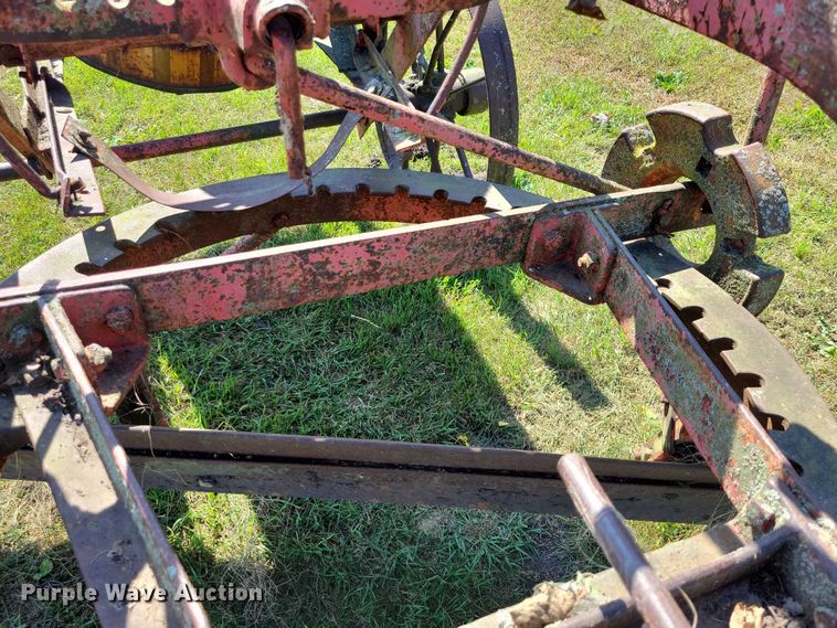 image for item EA2560 Pull type grader