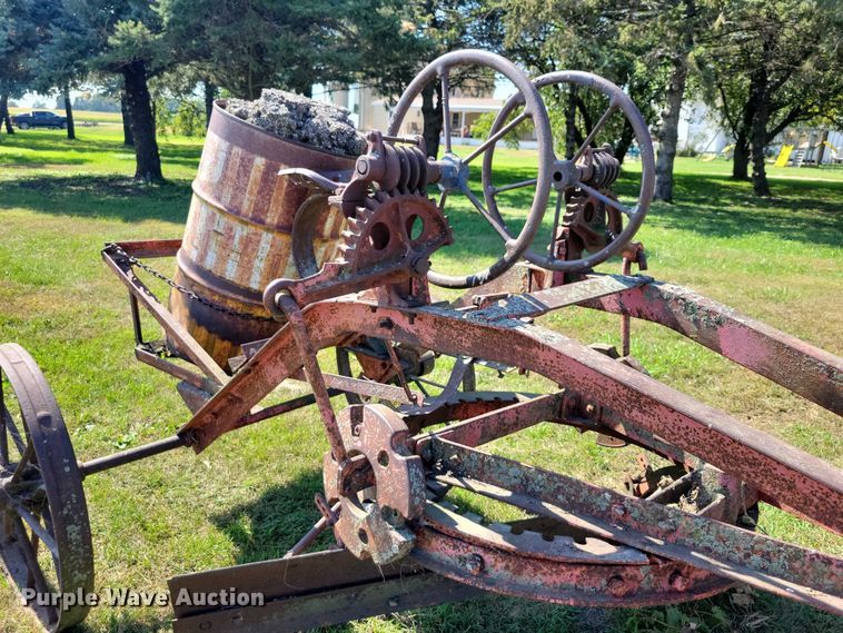 image for item EA2560 Pull type grader