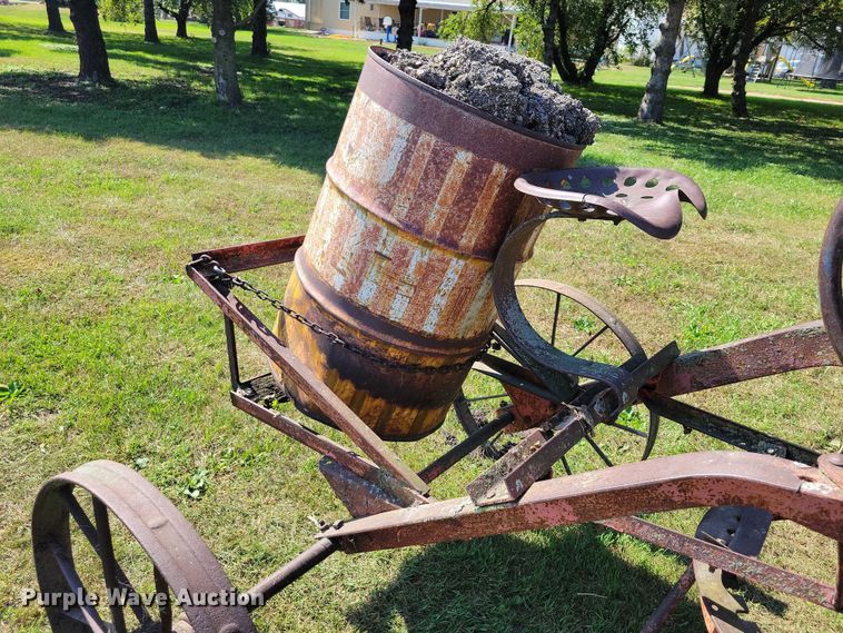 image for item EA2560 Pull type grader