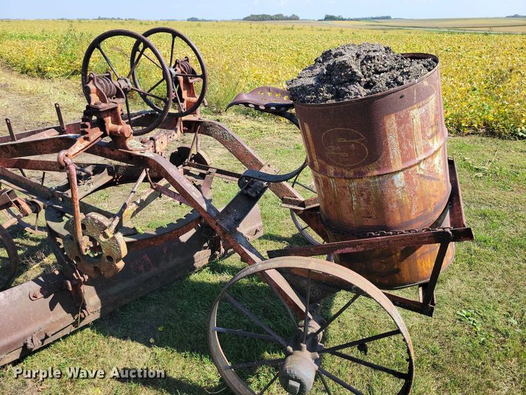 image for item EA2560 Pull type grader